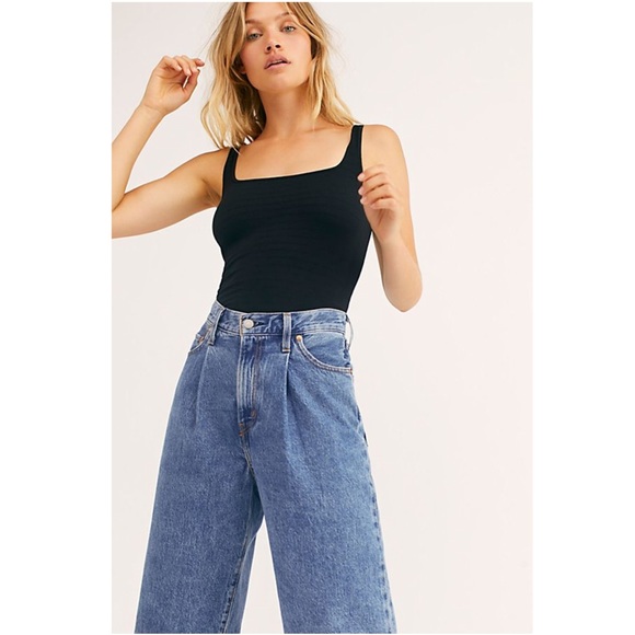 🔆SOLD🔆Levi’s Ribcage Pleated Jeans - Picture 4 of 4